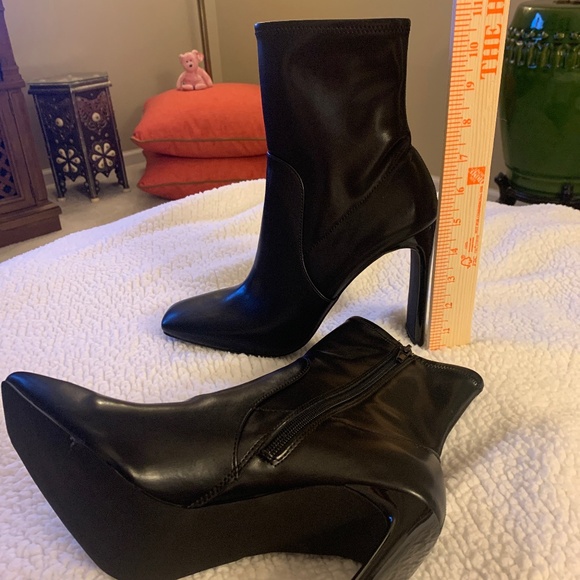 Bootied - Picture 1 of 4